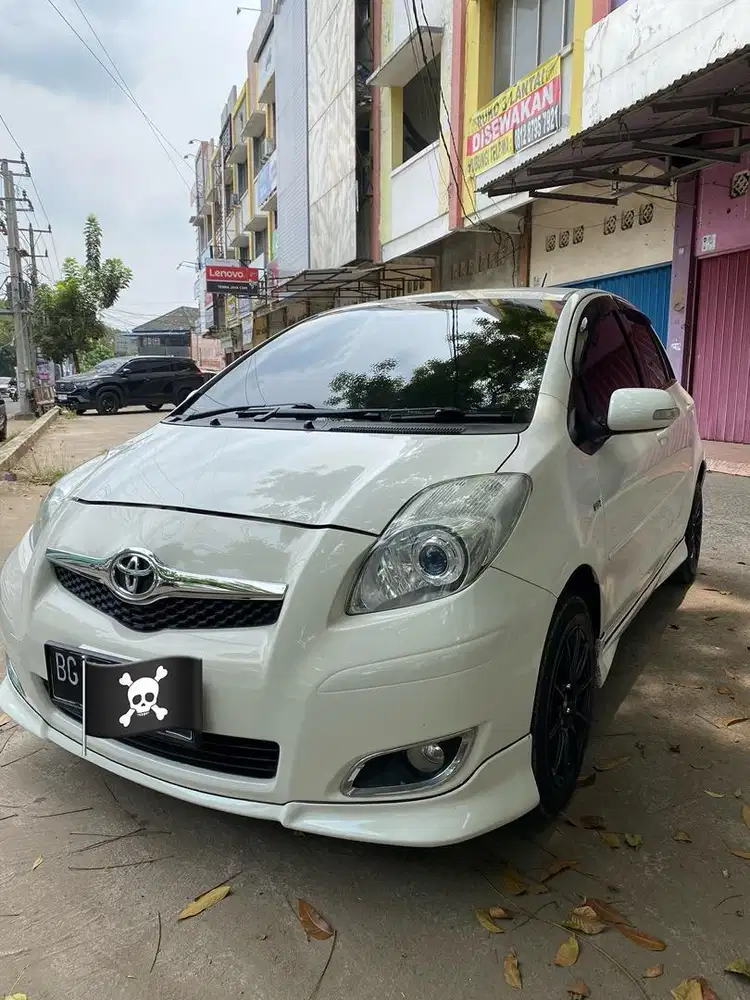 Yaris S/MT 2011