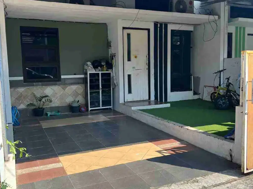 RUMAH CANTIK DI PERUM GREEN GARDEN WOLTERMONGINSIDI PEDURUNGAN SEMARANG