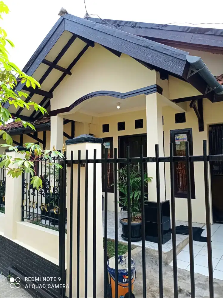 Rumah Murah Siap Huni (closet duduk, lampu Chandelier, garasi motor)