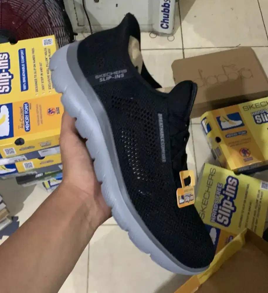 EDISI WEEKEND, SKECHERS SLIP-INS SUMMITS SIZE 45