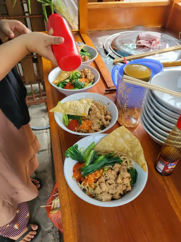 Lowongan Kerja harian untuk pria/wanita untuk fried chiken/mie ayam