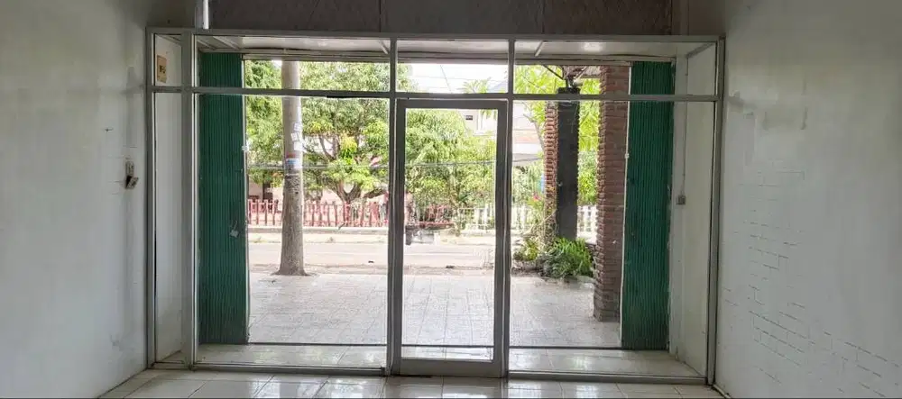 Sekat Kaca Toko