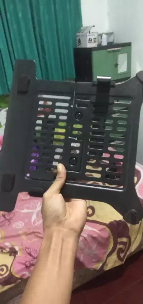 Braket laptop bekas