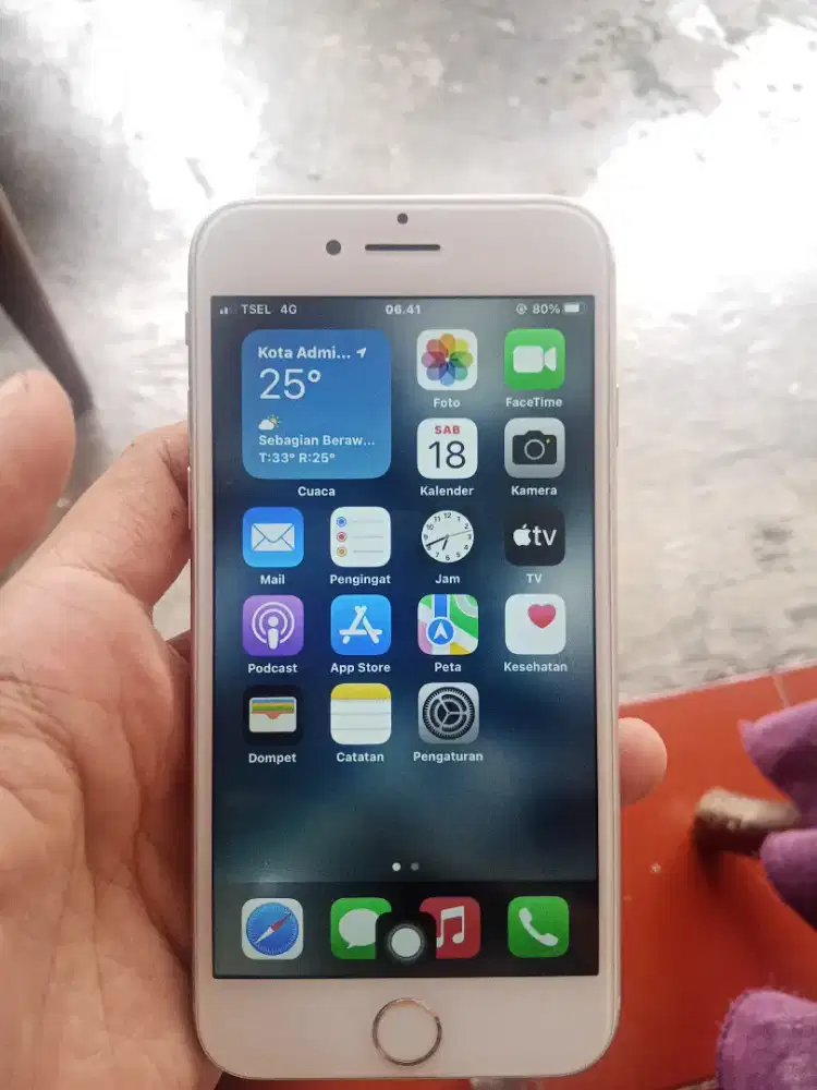 iPhone 8 white 64GB