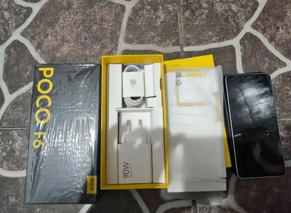 Pocophone F6 12/512 Cari kembalian
