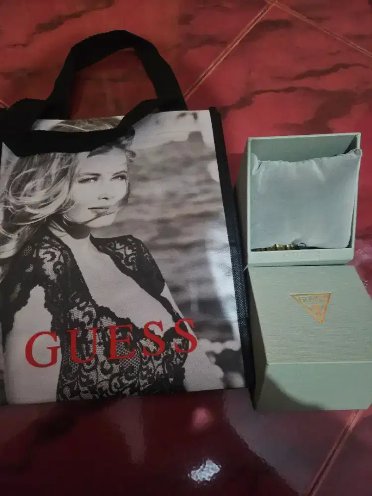 Guess jam tangan gold wanita