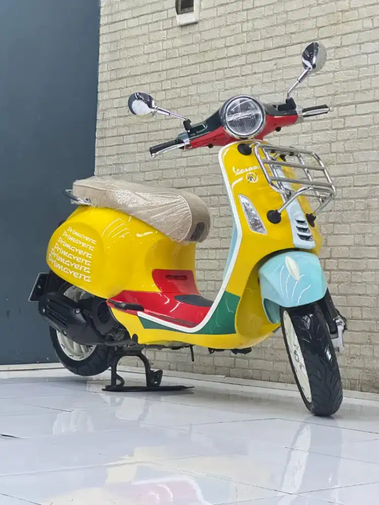 VESPA PRIMAVERA WATERSPOON 2022 - Chintia Mustika
