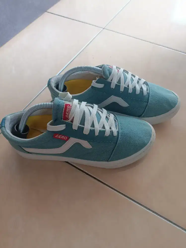 Sepatu aero street