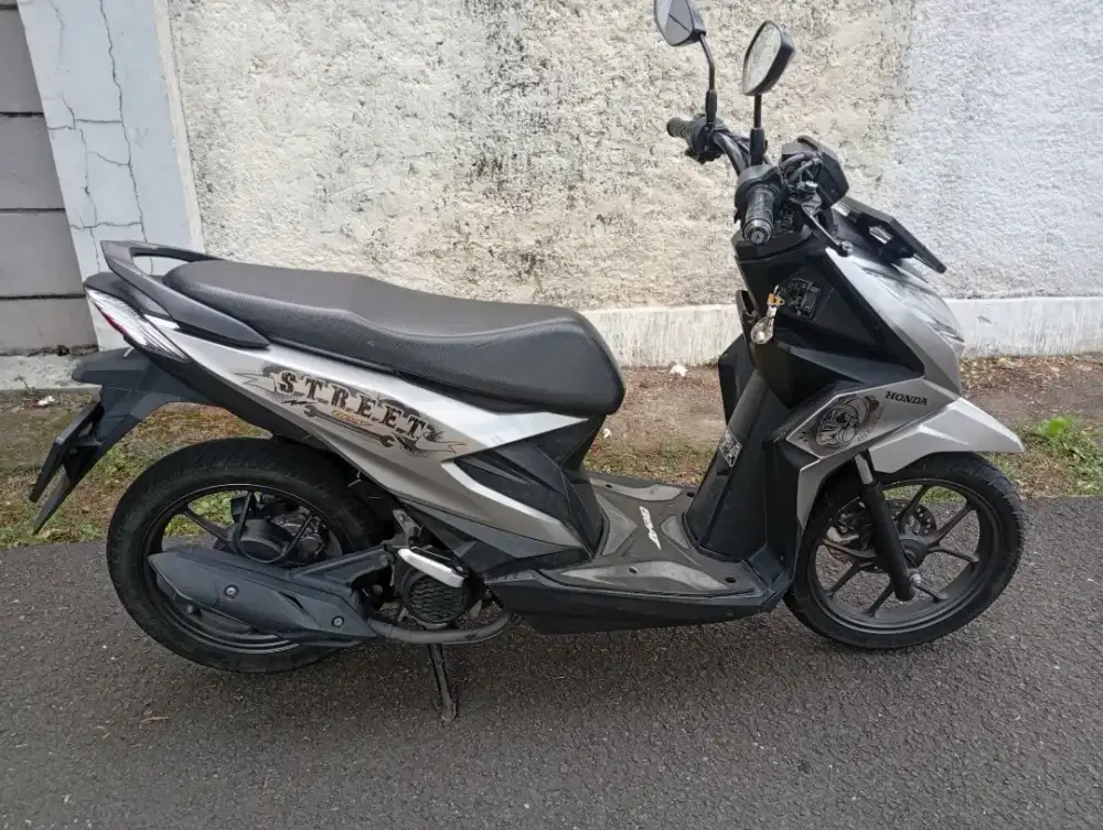 di jual honda beat stret tahun 2023 bln 05.