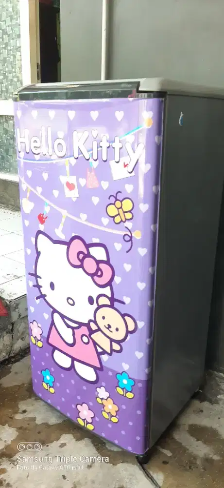 Kulkas/Lemari es 1 pintu normal dingin. Merk sanyo