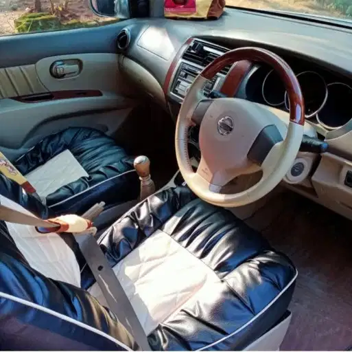 Nissan Grand livina 2010 Bensin