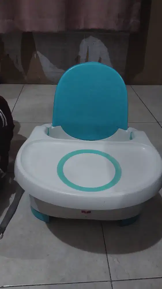 Kursi makan bayi