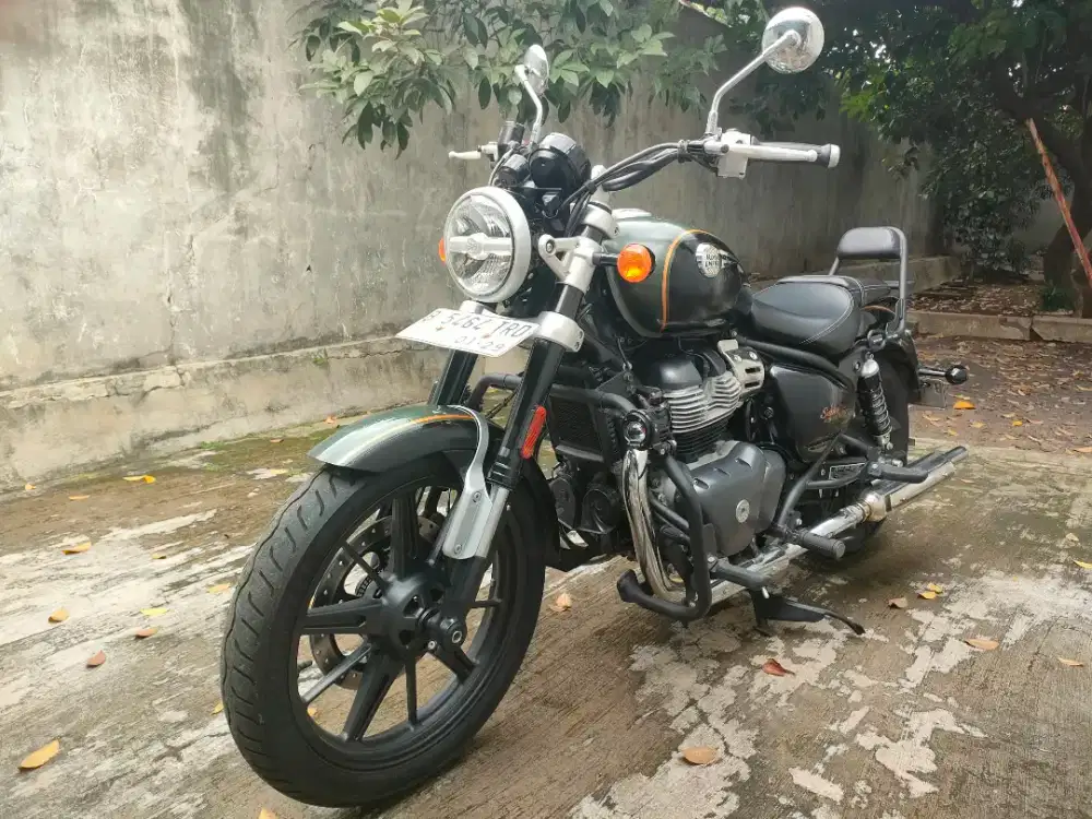 Kredit /TT Royal Enfield Super Meteor 650 low KM modif 20jtan mulus