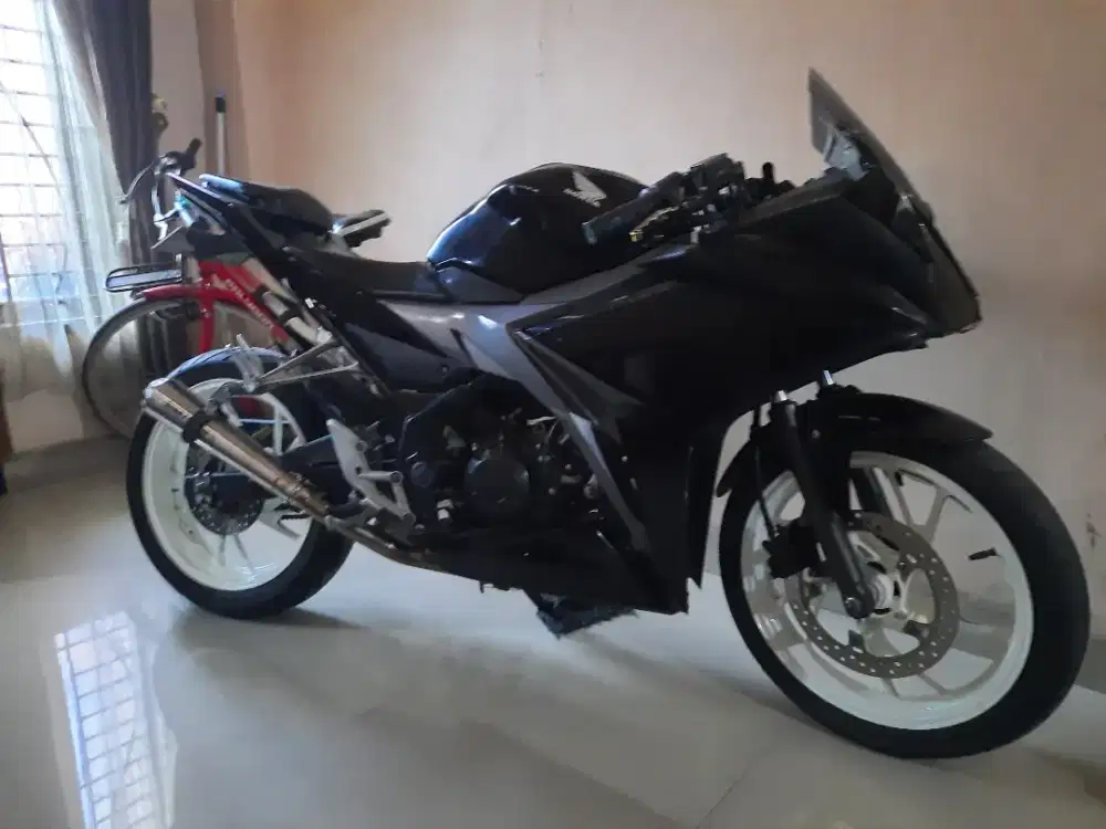 Sepeda motor honda cbr150