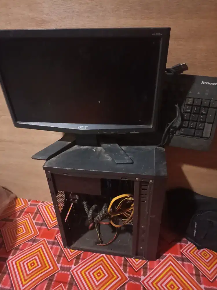 Cpu i3 gen 4 + monitor 16inch