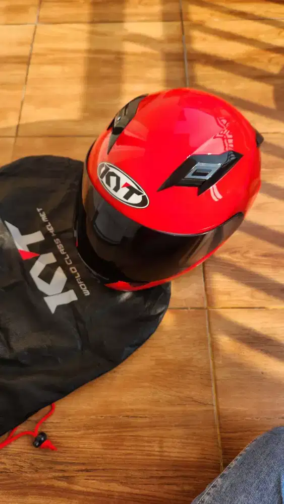 Jual Helm KYT R10 Merah Ferrari SECOND
