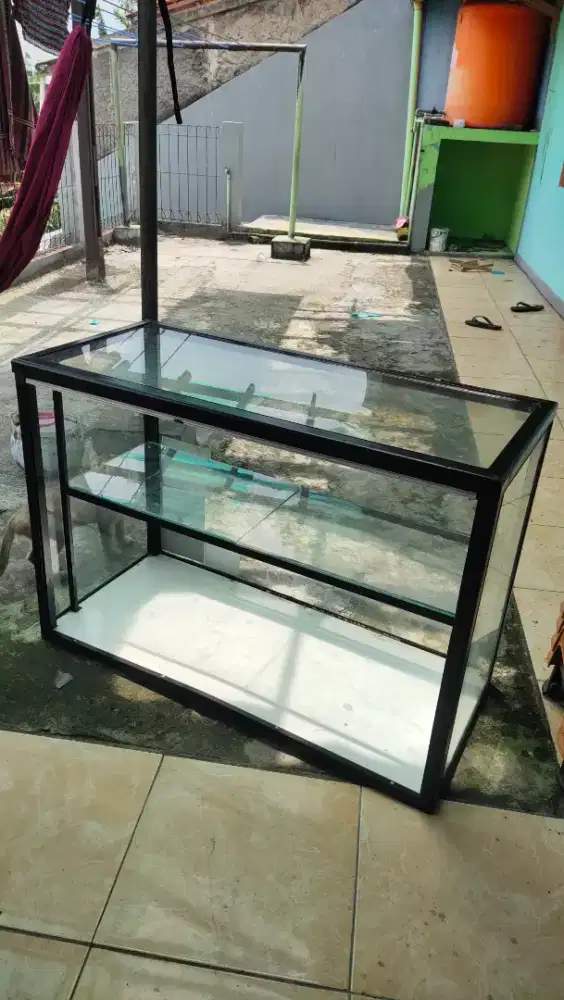 Etalase buat jualan