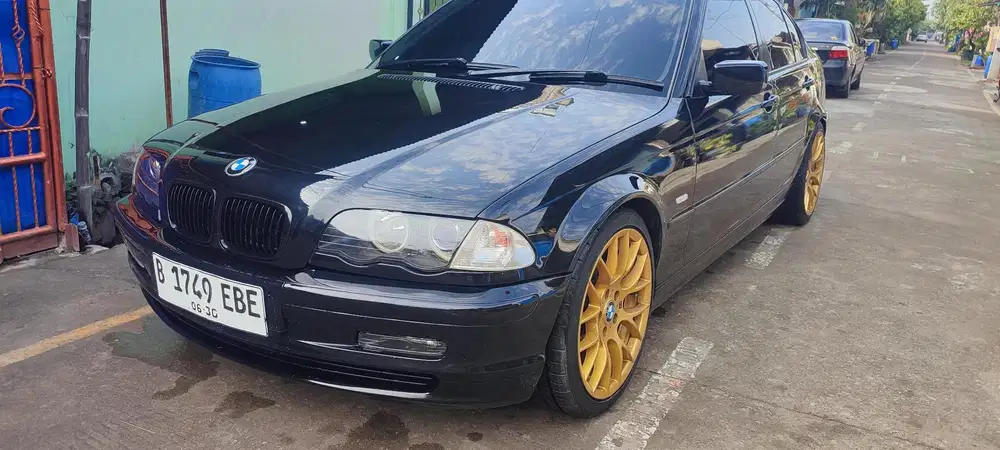 BMW 318i 2002 Bensin