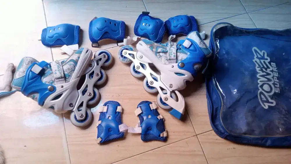 Sepatu roda ukuran M 35-38