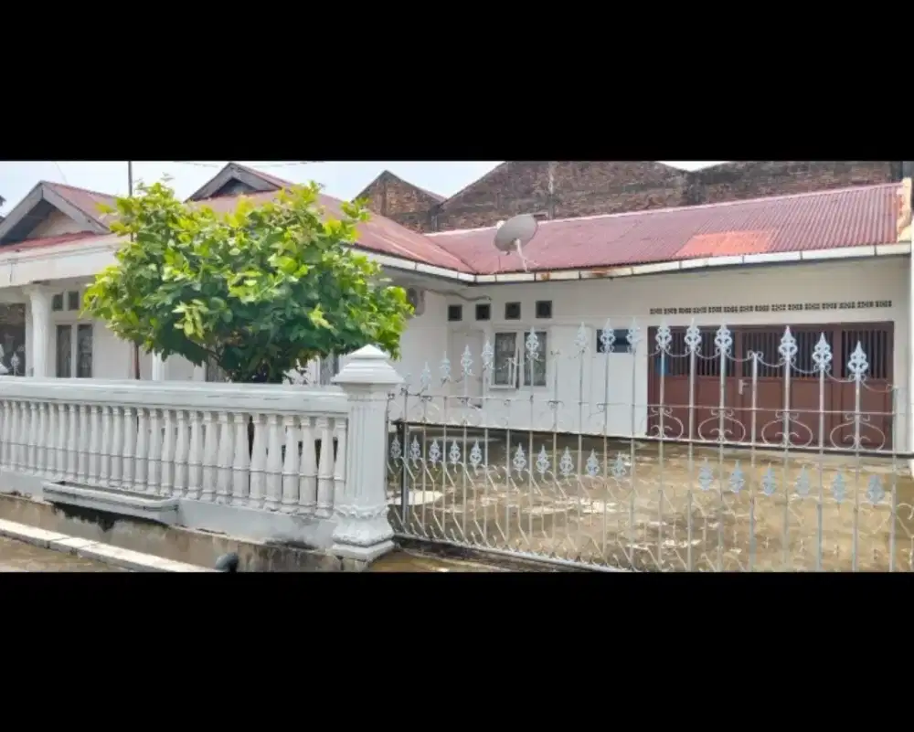 Dijual Rumah dg Halaman Luas semi furnished, open negosisasi normal