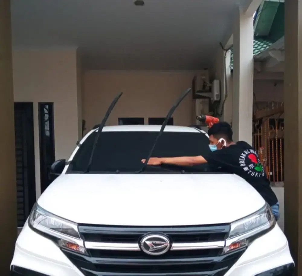 Bengkel khusus pasang kaca film mobil di jamin rapi