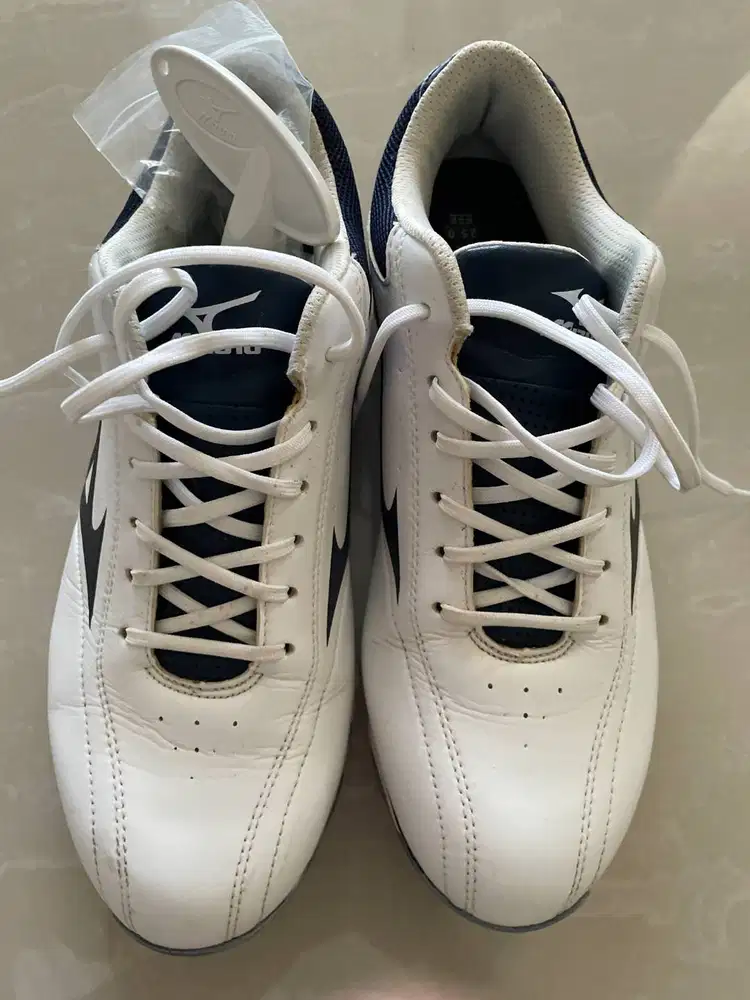 Sepatu Golf Spiky