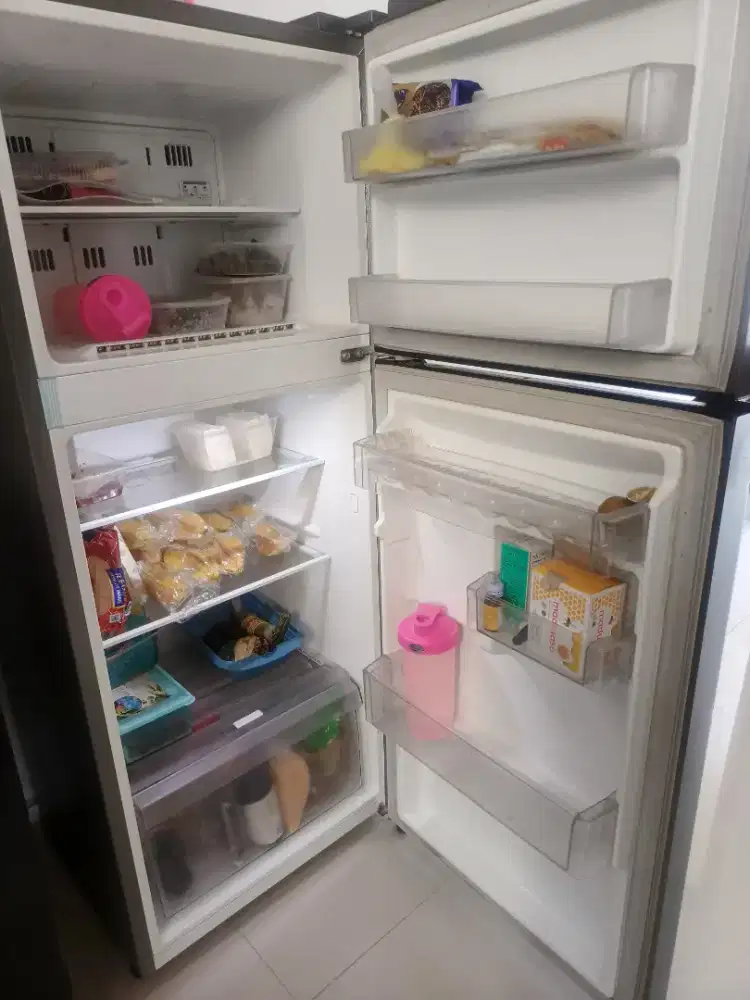 Di jual kulkas bekas kondisi normal