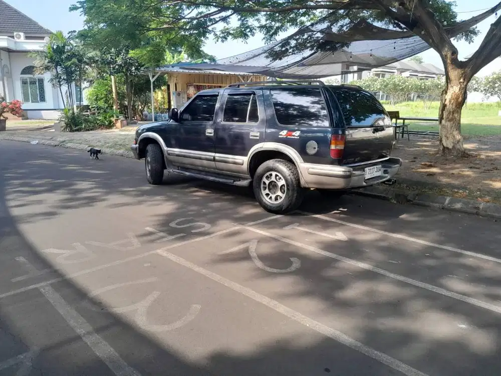 Jual Blazer DOHC TH 2000