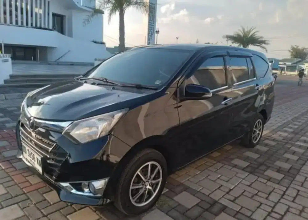 Sigra r 1.2 matic 2018