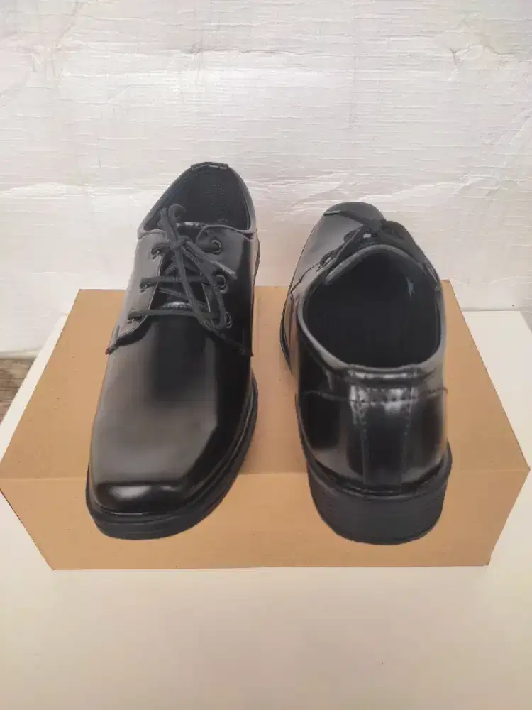 Sepatu Pantofel Pria Model Tali