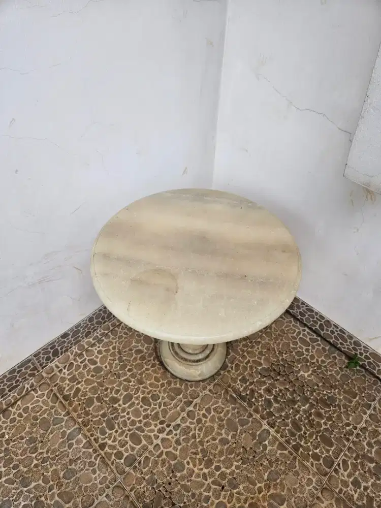 Meja Marmer bundar