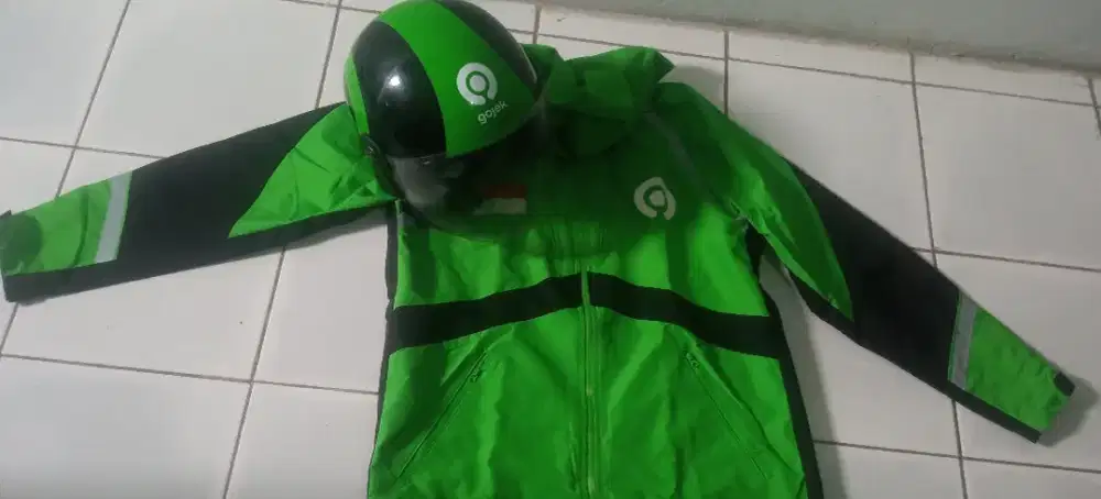 Paket helm dan jaket