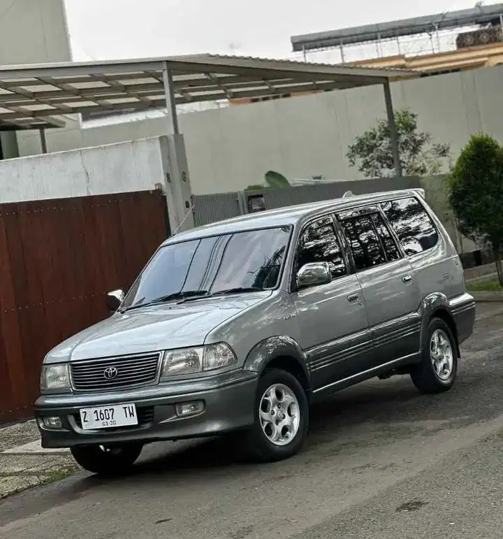 Toyota Kijang Krista Bensin at 2001