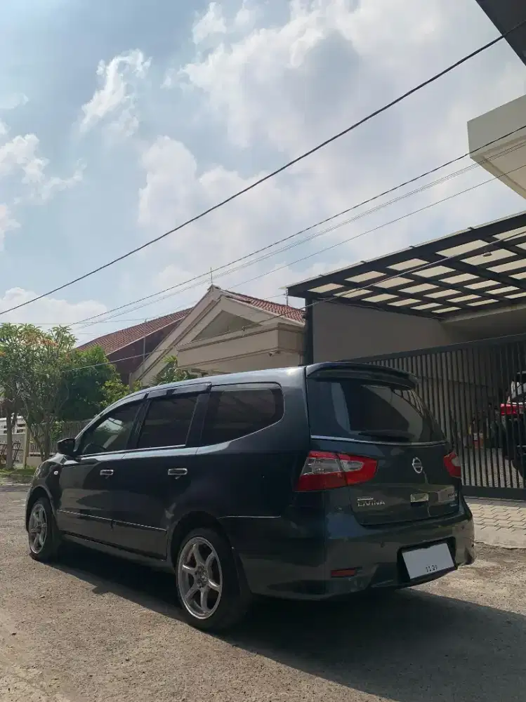 GRAND LIVINA 2013 XV MATIC BLUE