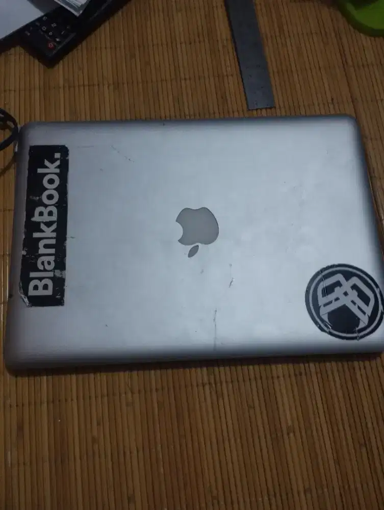 Apple core i5 macbookpro minus