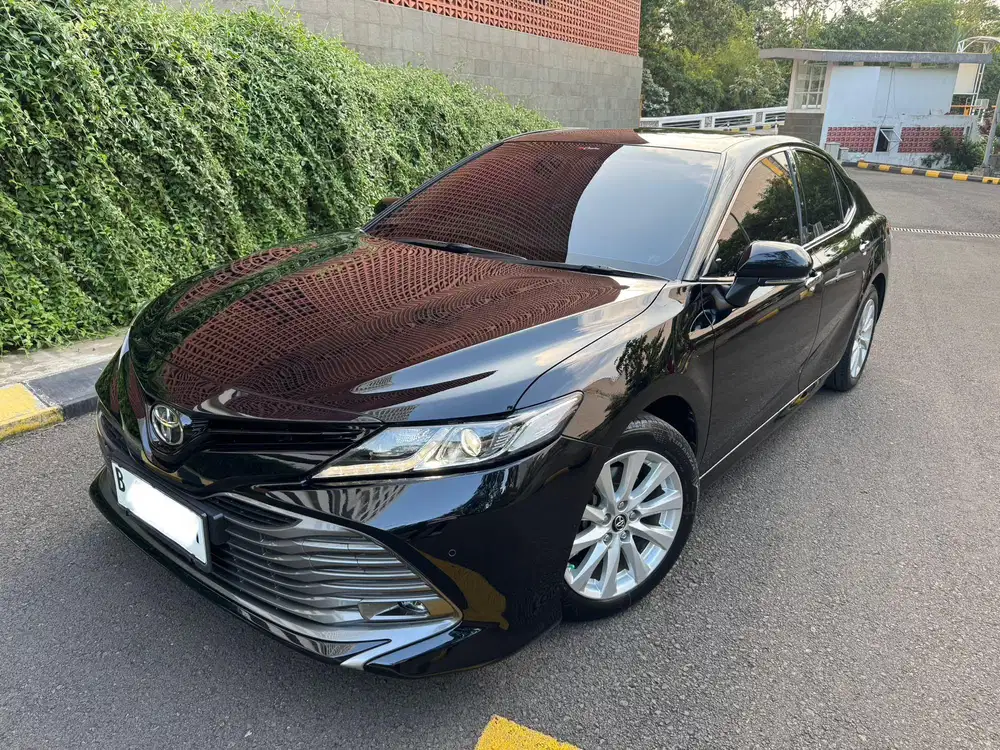 Jual Toyota Camry V AT 2019 LOW KM