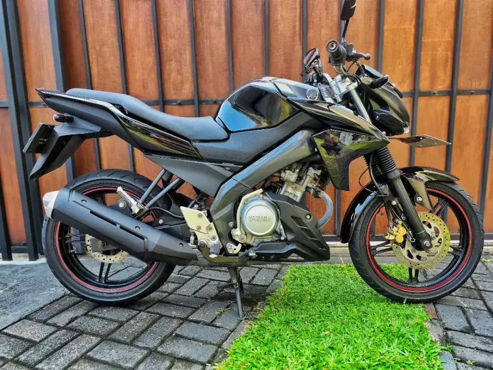 YAMAHA VIXION HITAM 2013 MULUS TERAWAT