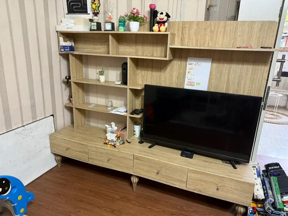 Lemari TV bekas