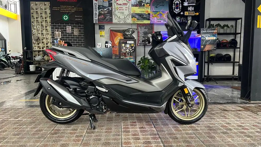 Honda Forza 250 Gen 2 Silver upgrade 350cc