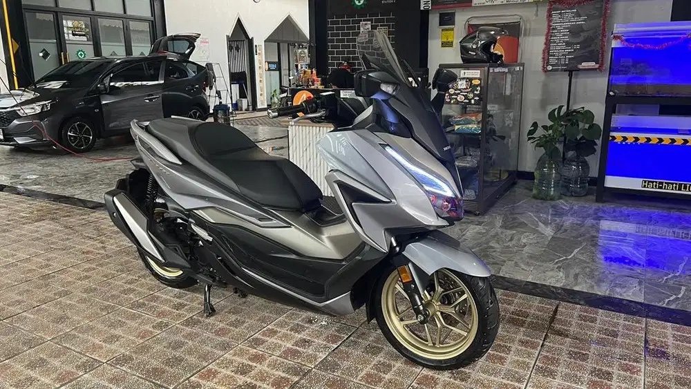 Honda Forza 250 Gen 2 Silver upgrade 350cc