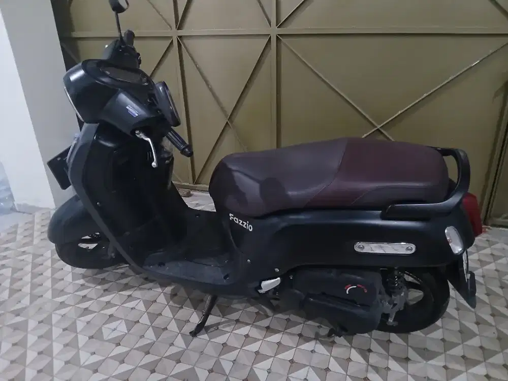 Yamaha fazzio lux warna hitam 2022