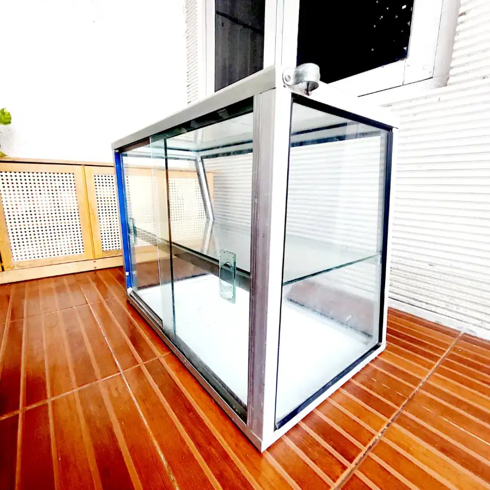 Dijual Lemari Kaca Bekas Etalase Makanan Warung Aluminium Kuat Murah