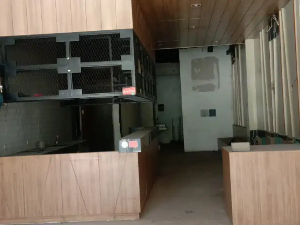 DIJUAL SUPER CEPAT RUKO CROWN GOLF PIK HADAP JALAN. LOKASI STRATEGIS DAN RAMAI