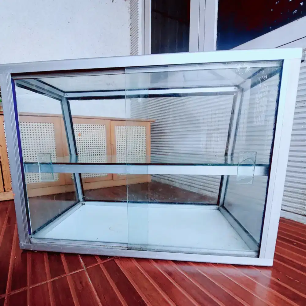 Dijual Lemari Kaca Bekas Etalase Makanan Warung Aluminium Kuat Murah