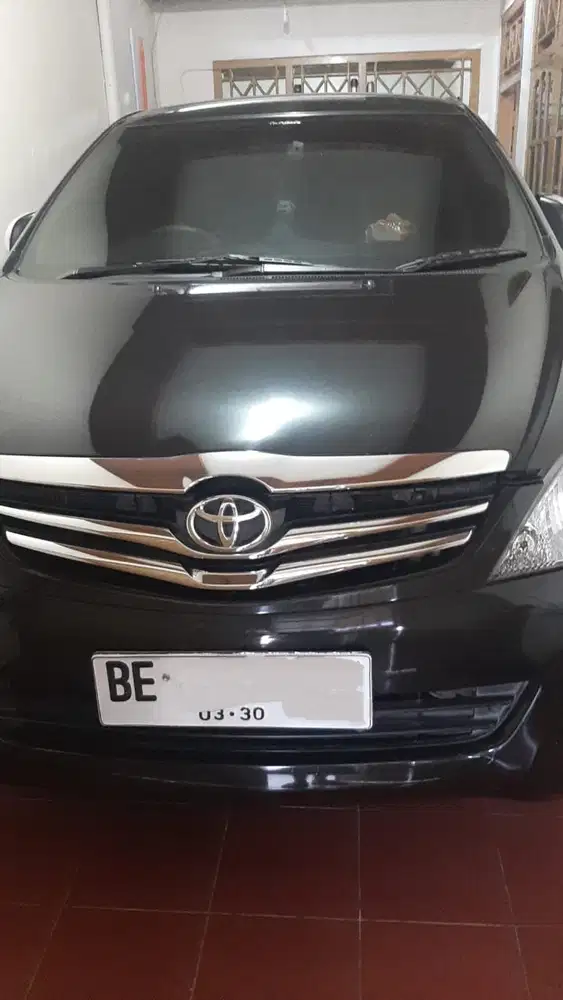 Toyota Kijang Innova 2010 tipe V-Luxury MT Bensin