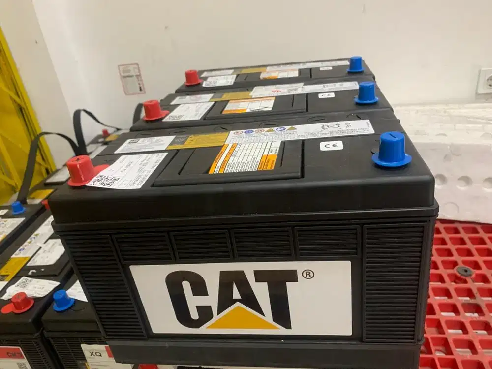 Aki Battery CAT & Oli CAT