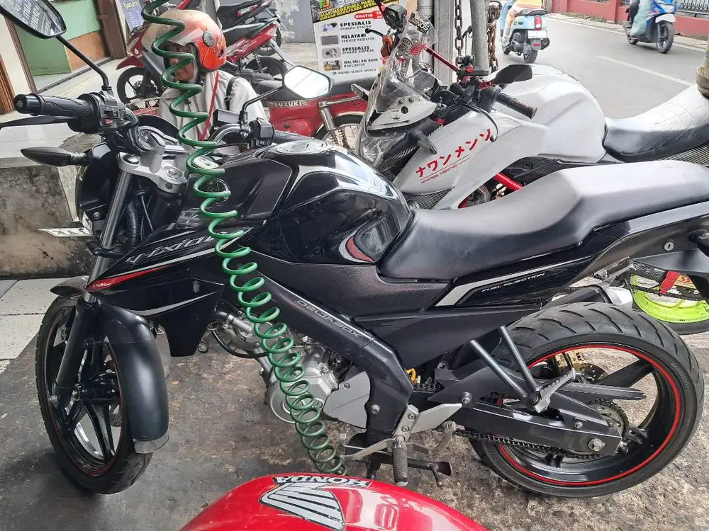 Dijual Yamaha Vixion 2017 Jarang dipakai, KM 9693, Full Original