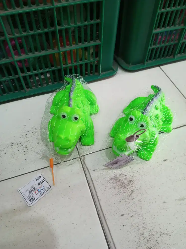 Mainan anak buaya Cit karet