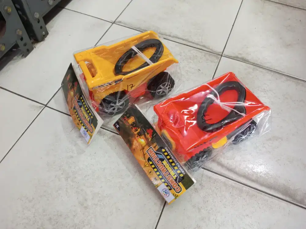 Mainan anak truk dump pasir