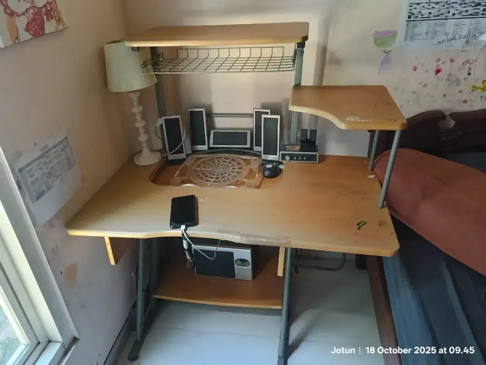 Meja Kantor Seadanya